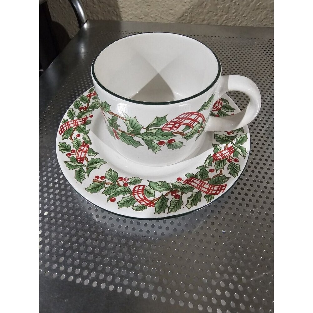 Majesticware Holiday Ribbon Coffee Cup & Saucer Christmas Vintage
